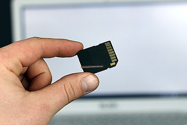 Como transferir fotos do computador para um cartão de memória SD